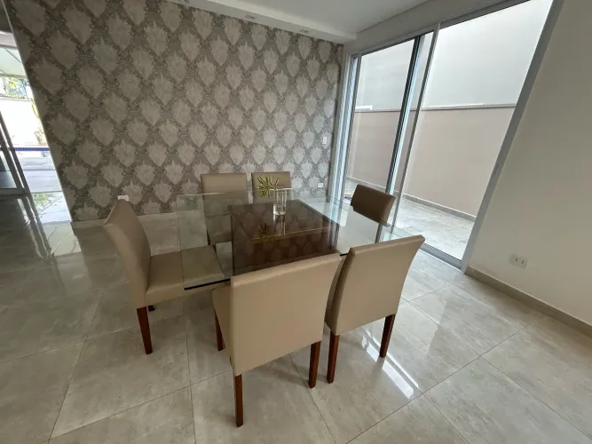 Mesa com cadeiras