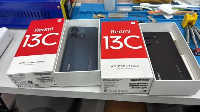 Redmi 13c Um é 128gb tela trocada o outro 256gb todo original 