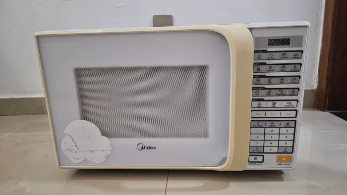 Microondas Midea 31 litros em perfeito estado