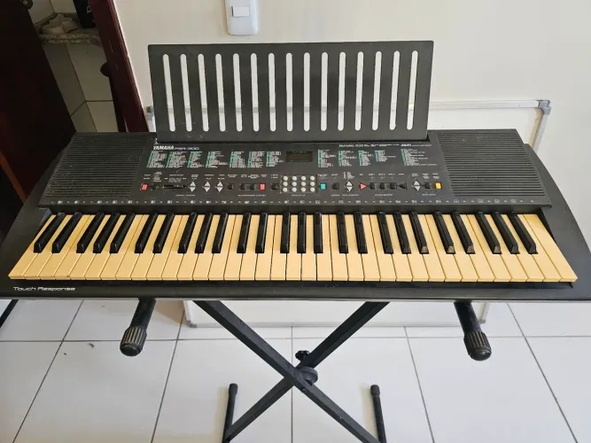 Vendo teclado Yamaha PSR-300 (COM DEFEITO)