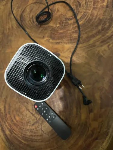 Mini Projetor Portátil Hy300