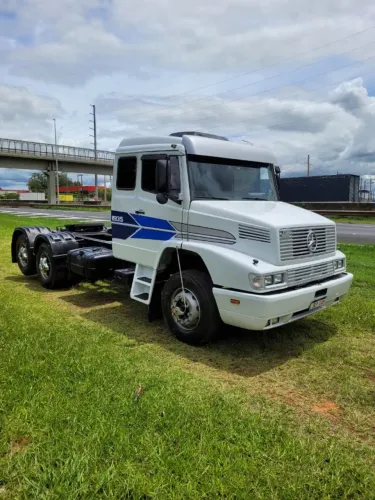 MERCEDES BENZ 1935 6X2 TRUCADA 1997 / 1998 BRANCO CABINE LEITO