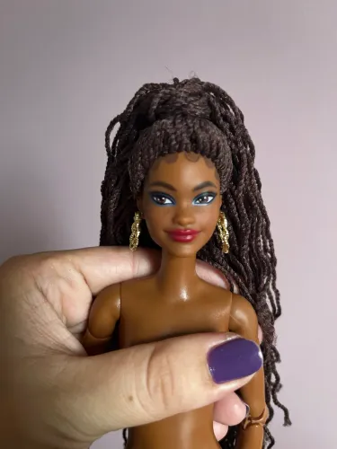 Barbie Brooklin 65 anos em corpo MTM