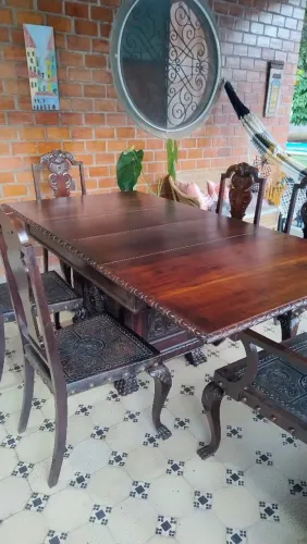 Vendo Móveis Antigos,valores na descrição