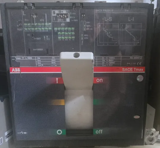 Disjuntor ABB Tmax T7 L1600. Em estado de Novo. Sujeito a todos os testes necessarios.
