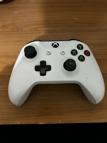 Controle Xbox One S (com avaria)