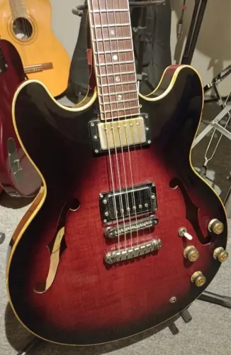 Guitarra semi acústica Ibanez LR japonesa