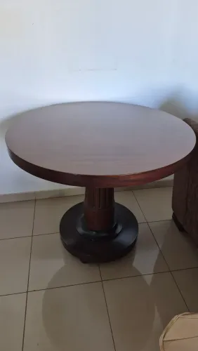 MESA DE CANTO REDONDA DE MADEIRA