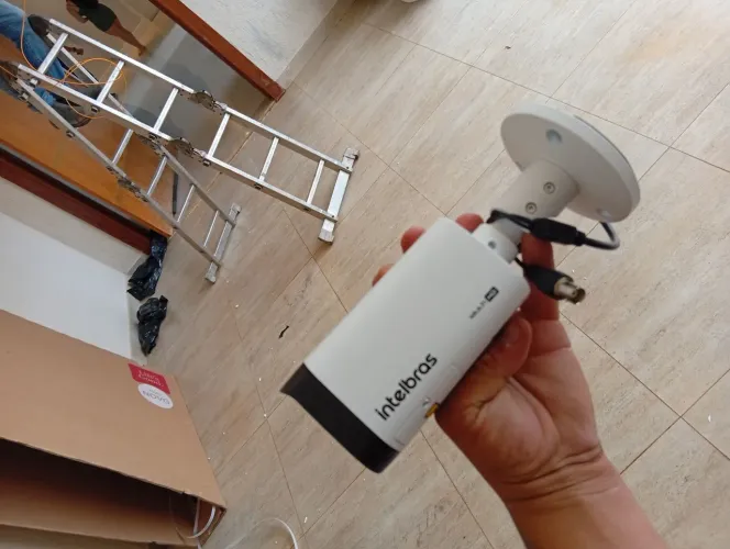 Kit com 4 câmeras Intelbras completo instalado 