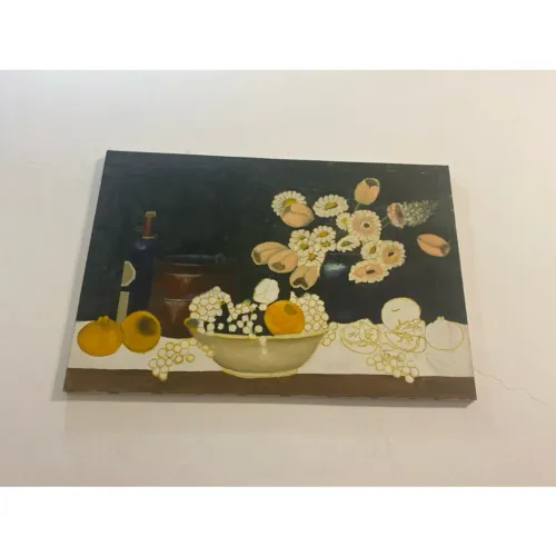 Quadro com cena de flores e frutas pintado a mão.
