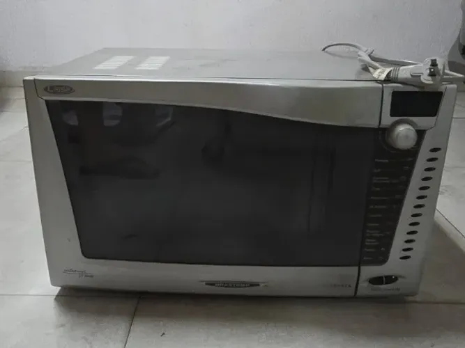 Microondas  Brastemp Modelo BMK27PSHNA - Antigo C/ Defeito na Porta