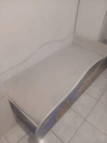 Cama infantil com colchao ( colchão ainda com o plástico, nunca usado)