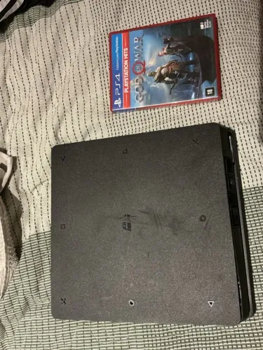PLAYSTATION 4 500GB ACOMPANHA GOD OF WAR