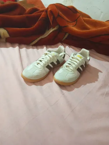 Tênis Adidas 