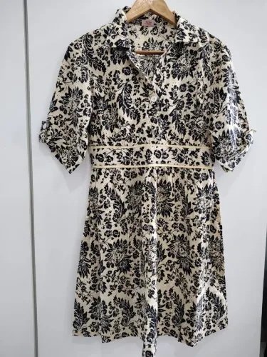 Vestido midi florido laise