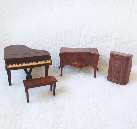 Móveis em miniatura vintage Renwal made in USA