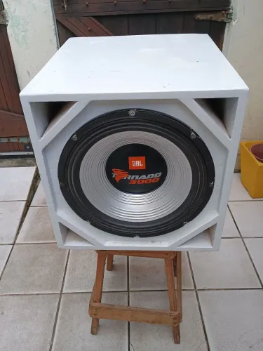 Grave de 15 JBL Tornado 3000 