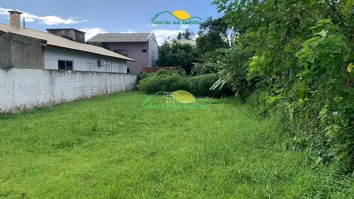 Lindo terreno de posse com 367,50 m², plano, perto da Lagoa do Peri e da Praia do Morro da