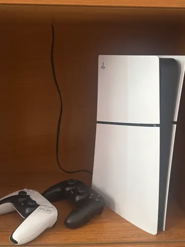 PS5 SLIM 825GB + 2 CONTROLES
