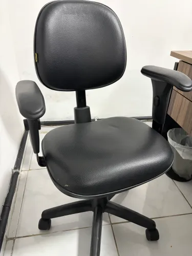 Cadeira escritório executiva preta 3