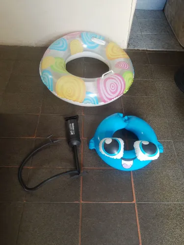 Bóia+ bomba para piscina