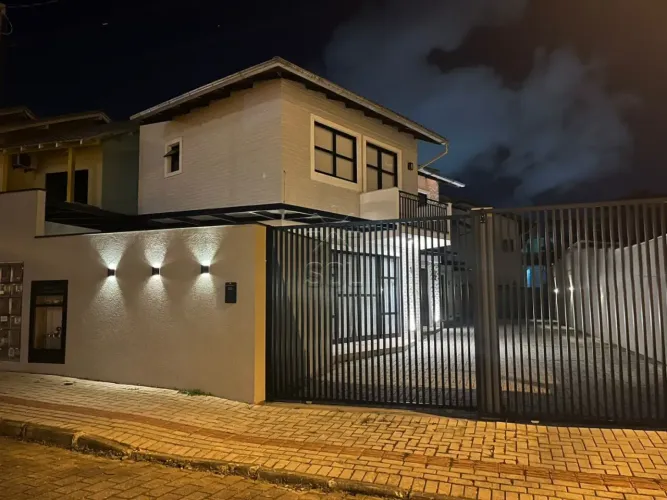 Sobrado Mobiliado à Venda no Centro de Penha - A 70m da Praia!