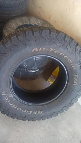 Par pneus BF Goodrich 35x12.50R18LT usados