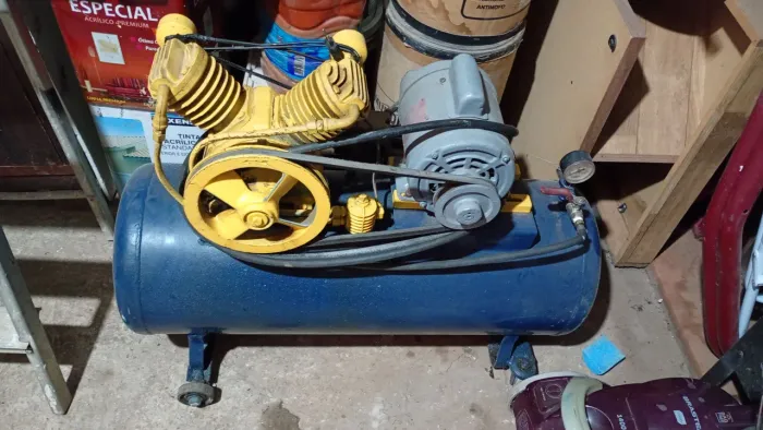 Vendo compressor 2 cabeçotes funcionando