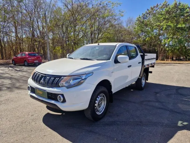 Mitsubishi L200 2.4 16V Turbo Diesel Sport GL CD 4P 4X4 Manual 2019