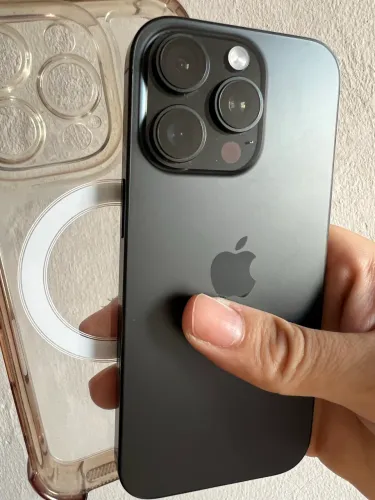 Vendo iPhone 16 Pro 128 GB em perfeito estado, Bateria 95%, sem marcas de uso, por R$ 4250