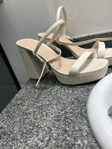 Vendo essa sandália