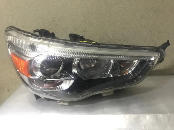 Farol Mitsubishi Asx p/ xenon(máscara negra )