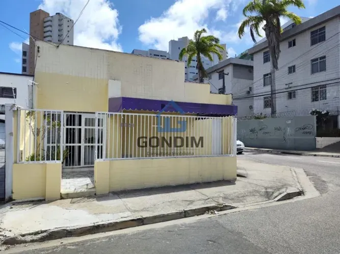 EXCELENTE CASA COMERCIAL DE ESQUINA (PE. VALDEVINO C/ MONS. BRUNO)