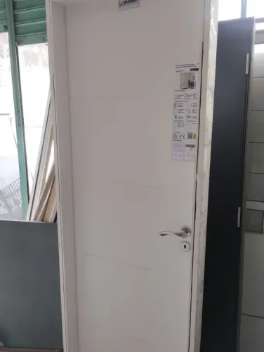 Porta de abrir laca branca frisada 210x72x17 Ipumirim 