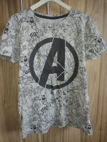 Blusa Estampada dos Vingadores