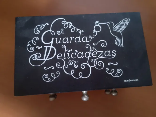 Caixa de bijuterias vintage , madeira em excelente estado