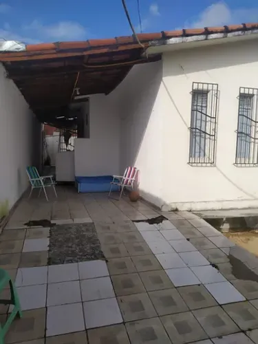 VENDO CASA NO JOCKEY CLUBE, AO LADO DA ESCOLA LUÍZ MARANHÃO.