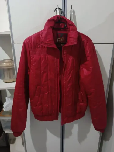 Jaqueta vermelha acolchoada - Tamanho P (16)