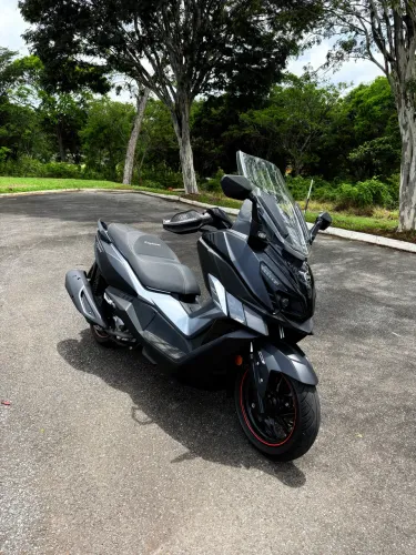 Vendo Cruisym 300 muito nova! 