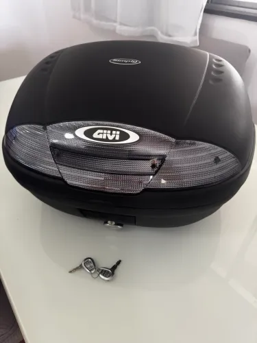 Baú GIVI SIMPLY 45L e Suporte Bagageiro YAMAHA NMAX 2021 2022 2023 ou 2024