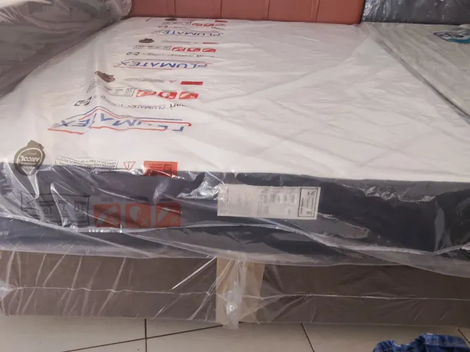 Cama Queem com colchão plumatex molas esnsacadas 