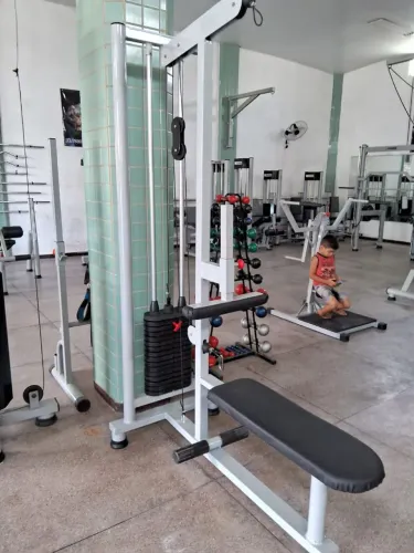 Pulley com remada baixa 