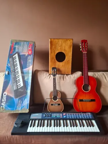 teclado Casio CA-110, Cavaquinho e Violão Giannini