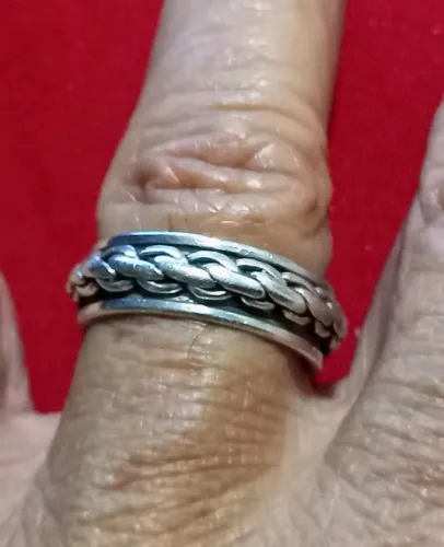 Aliança Unissex de Prata Polida Com Parte Central Giratória e Trançada