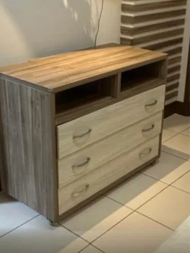 Cômoda com rodinhas 