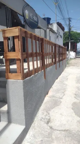 Cerca de madeira para jardim