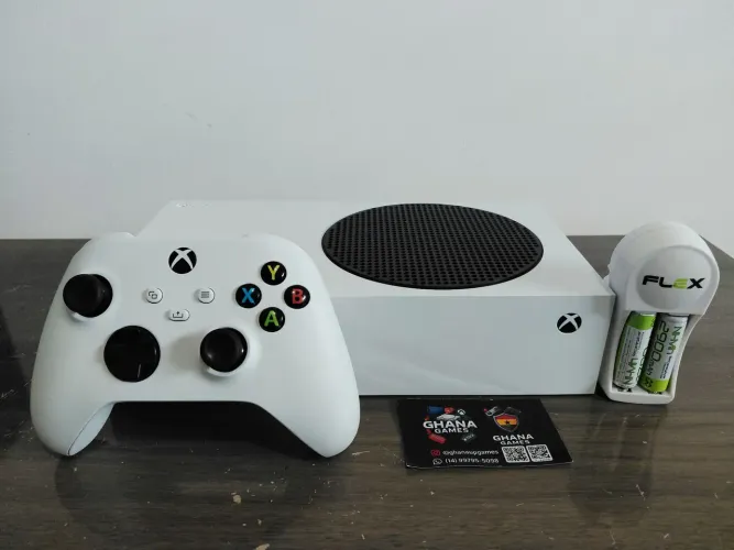 XBOX SÉRIES S COM CARREGADOR DE PILHAS + 4 PILHAS