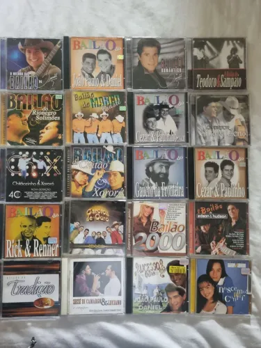 Cds sertanejos variados.