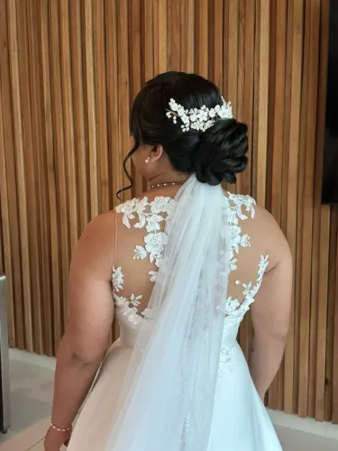 Serviços de penteados e maquiagens Noivas, Debutantes, Formandos e todas as ocasiões 