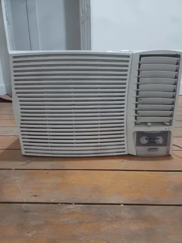 Ar condicionado seminovo 18.000BTU Springer 220v Tipo Janela